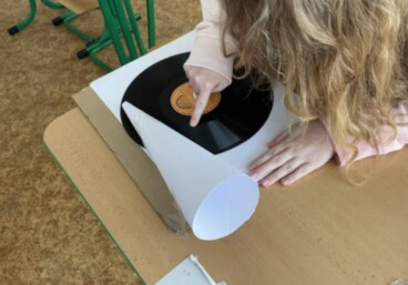 25/26 VII. (6.,7.,8.,9.) Gramofon z papíru